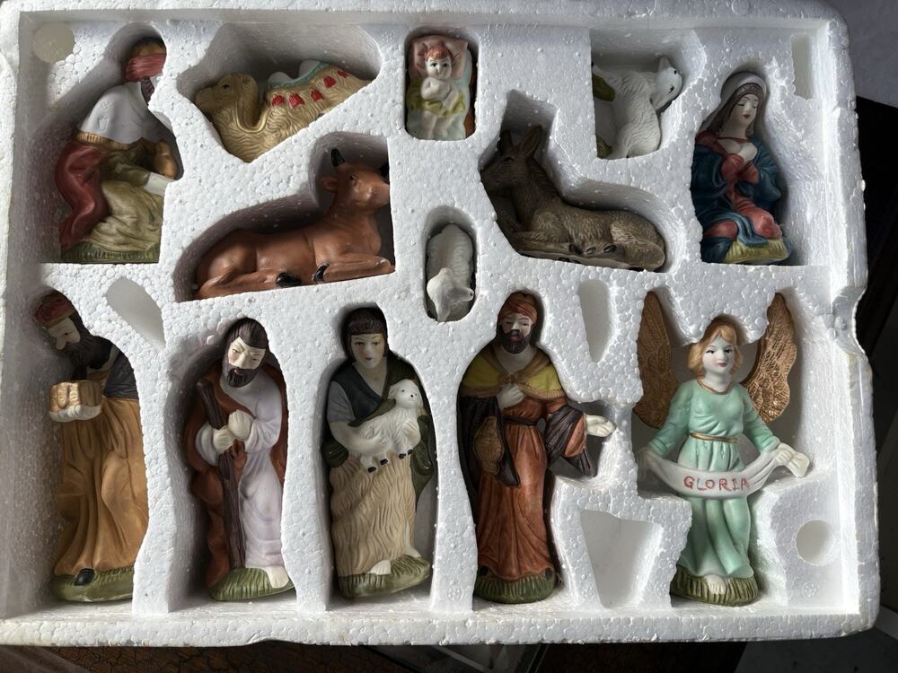 Vintage Holiday Home Accents Nativity 13 Pc Set